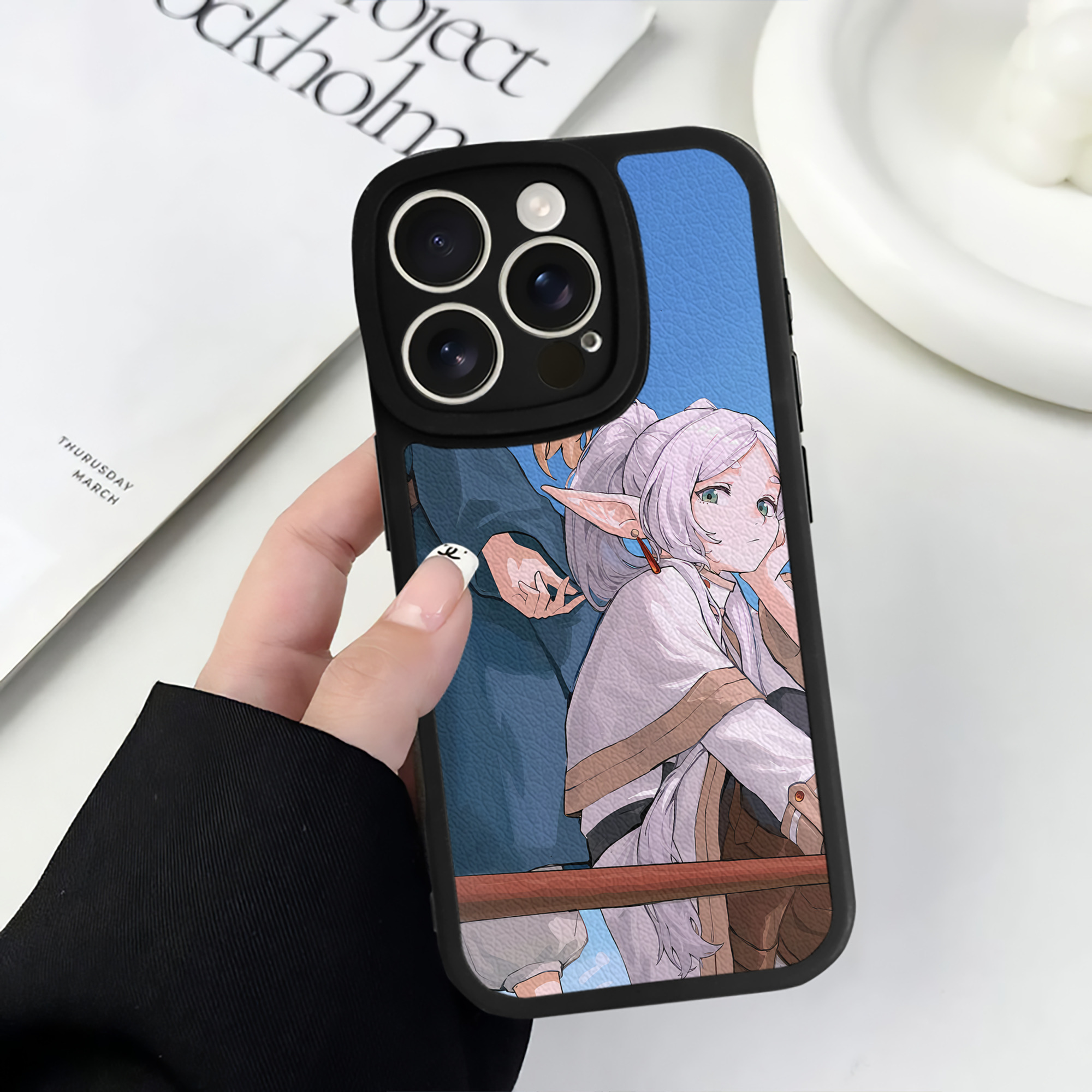 （画像用） 葬送のフリーレン Frieren 【iPhone 16シリーズ対応】シリコンスマホケース（レザー調） 材質：シリコン
